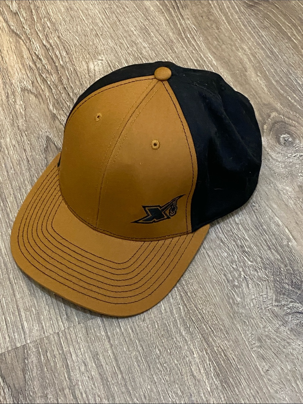Hat • adjustable
